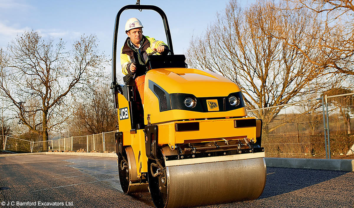 Tandem vibratory roller